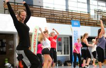 Bild zeigt Referentin beim Turn- und Sportkongress; Schaltfläche zum Lizenzwesen und Verlängerung