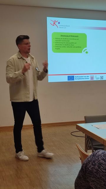 Marc Mercurio InfoBox Sport bewegt das Dorf