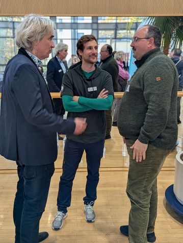 Teilnehmende im Dialog